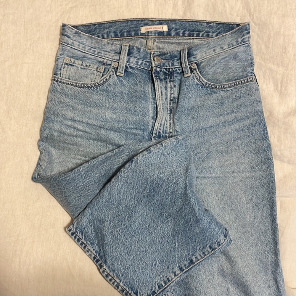 Levi’s ribcage straight jeans in medium wash